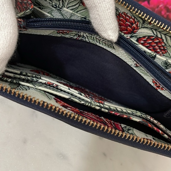 Tory Burch Zip Continental wallet - Sage color - GUC 🎁 - Picture 8 of 12